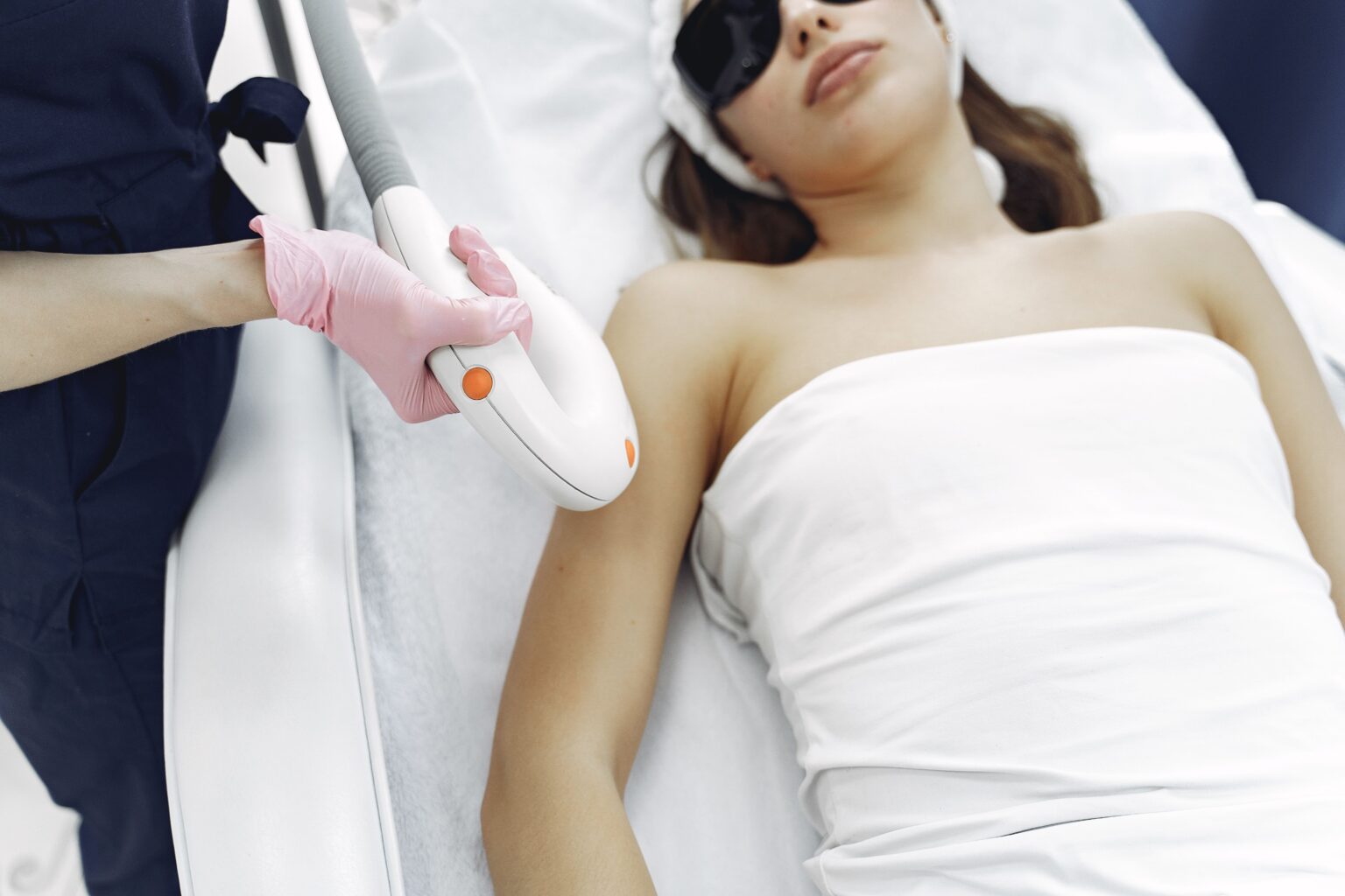 How Medical-Grade Lasers Target Hair Follicles Safely and Effectively